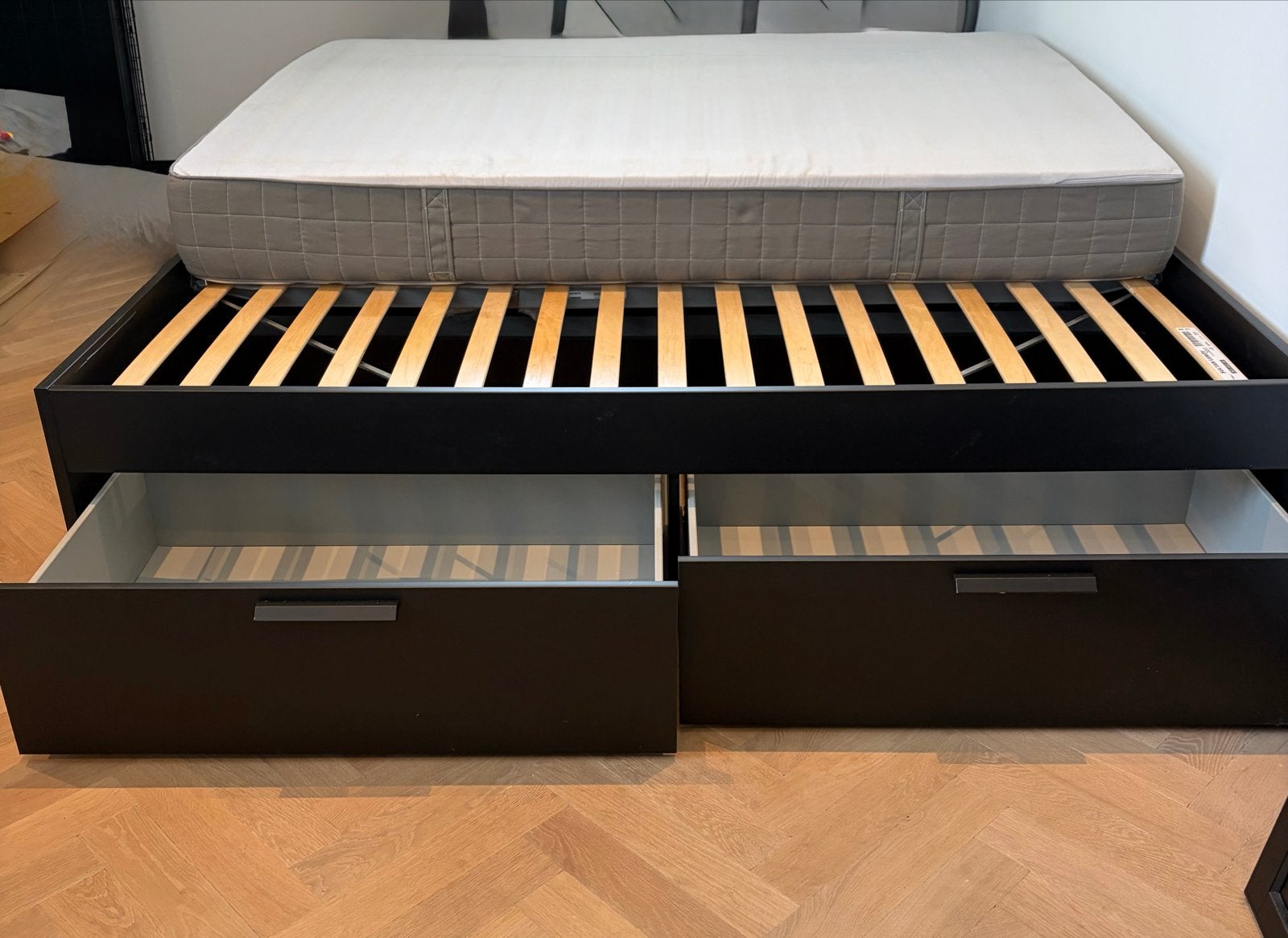 Ikea skorva tweepersoons bed zwart met lades, Huis en Inrichting, Slaapkamer | Bedden, Gebruikt, Zwart, Tweepersoons, 200 cm