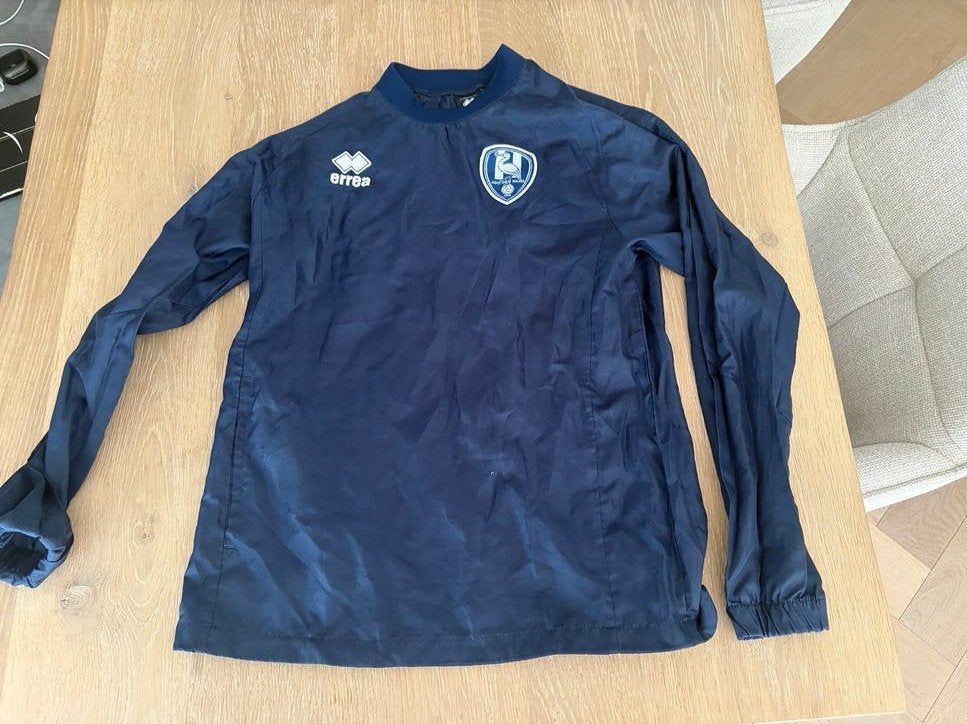 Errea ADO Den Haag regenjasje Maat S, Kleding | Heren, Blauw, Overige maten, Ophalen of Verzenden, Zo goed als nieuw