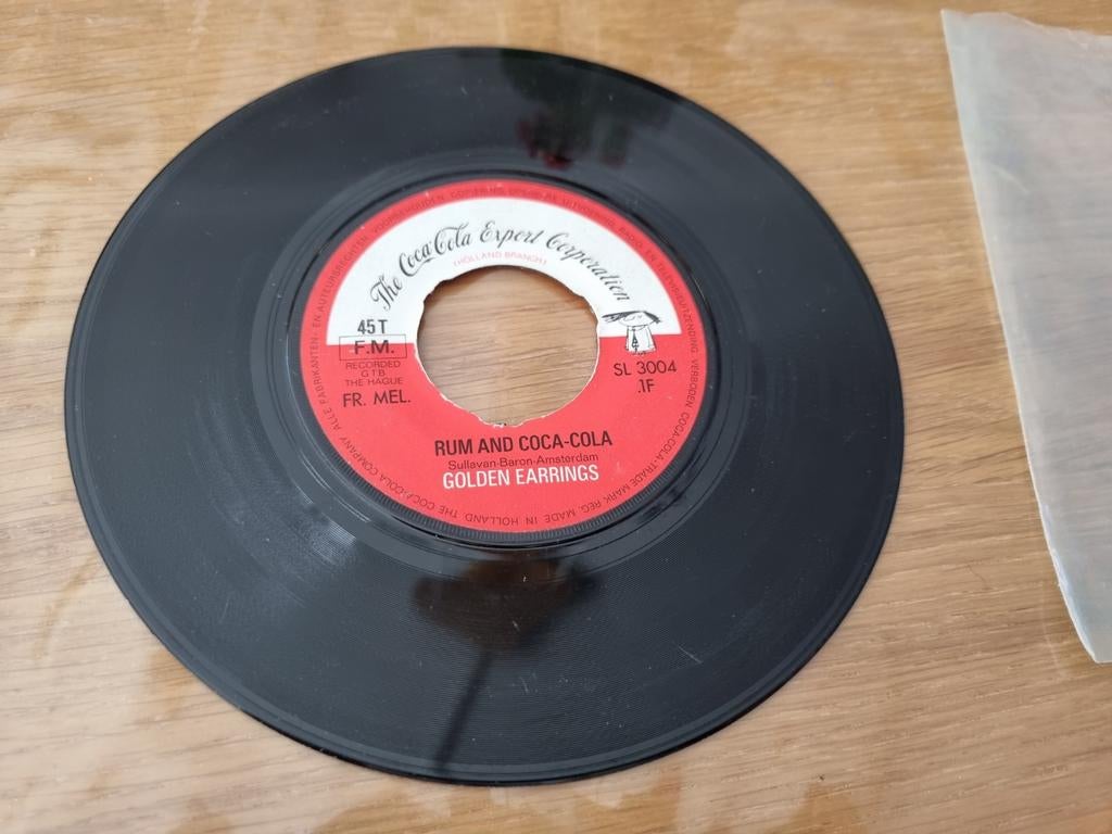 Golden Earrings - Rum and Coca-Cola / Things Go Better, Gebruikt, 7 inch, Single, Ophalen of Verzenden