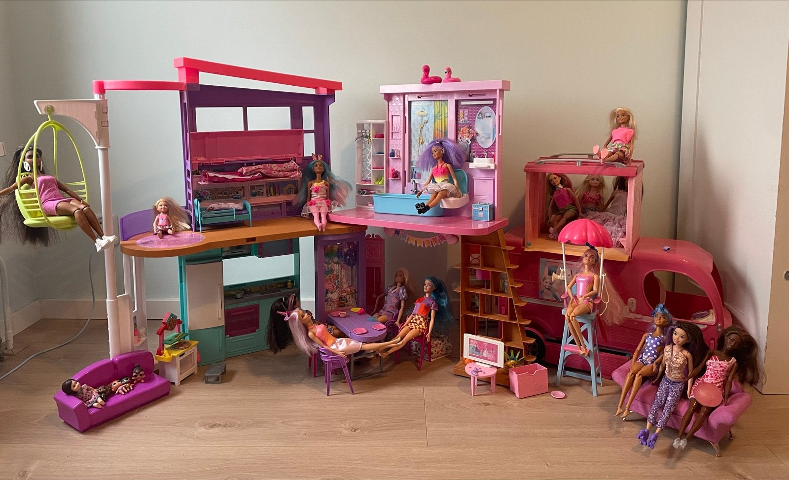 Grote Barbiehuis Malibu en Camper Set met barbiepoppen, Ophalen, Gebruikt, Barbie