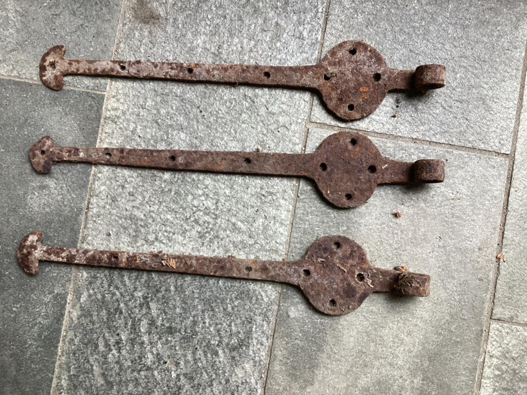 Set van 3 Vintage Roestige Deur Scharnieren, Doe-het-zelf en Verbouw, Hang- en Sluitwerk, Gebruikt, Scharnier, IJzer, Ophalen