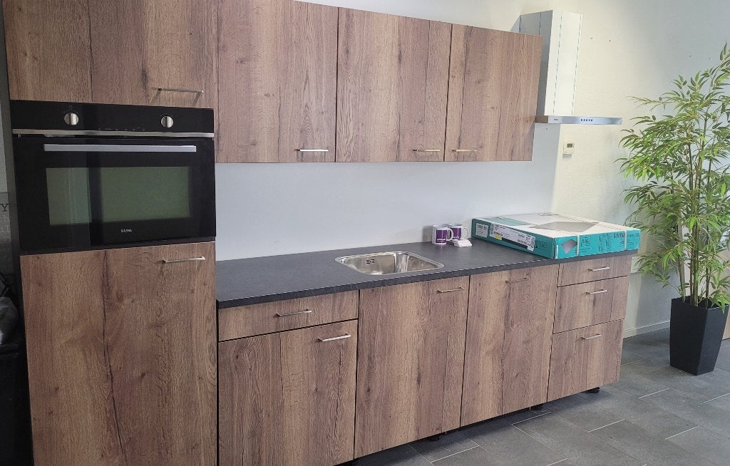 NIEUWE BRUYNZEEL "Wild Eiken" 300 cm breed/ INNOVARE OUTLET, Overige kleuren, Enkelwandige keuken, Zo goed als nieuw, Kunststof