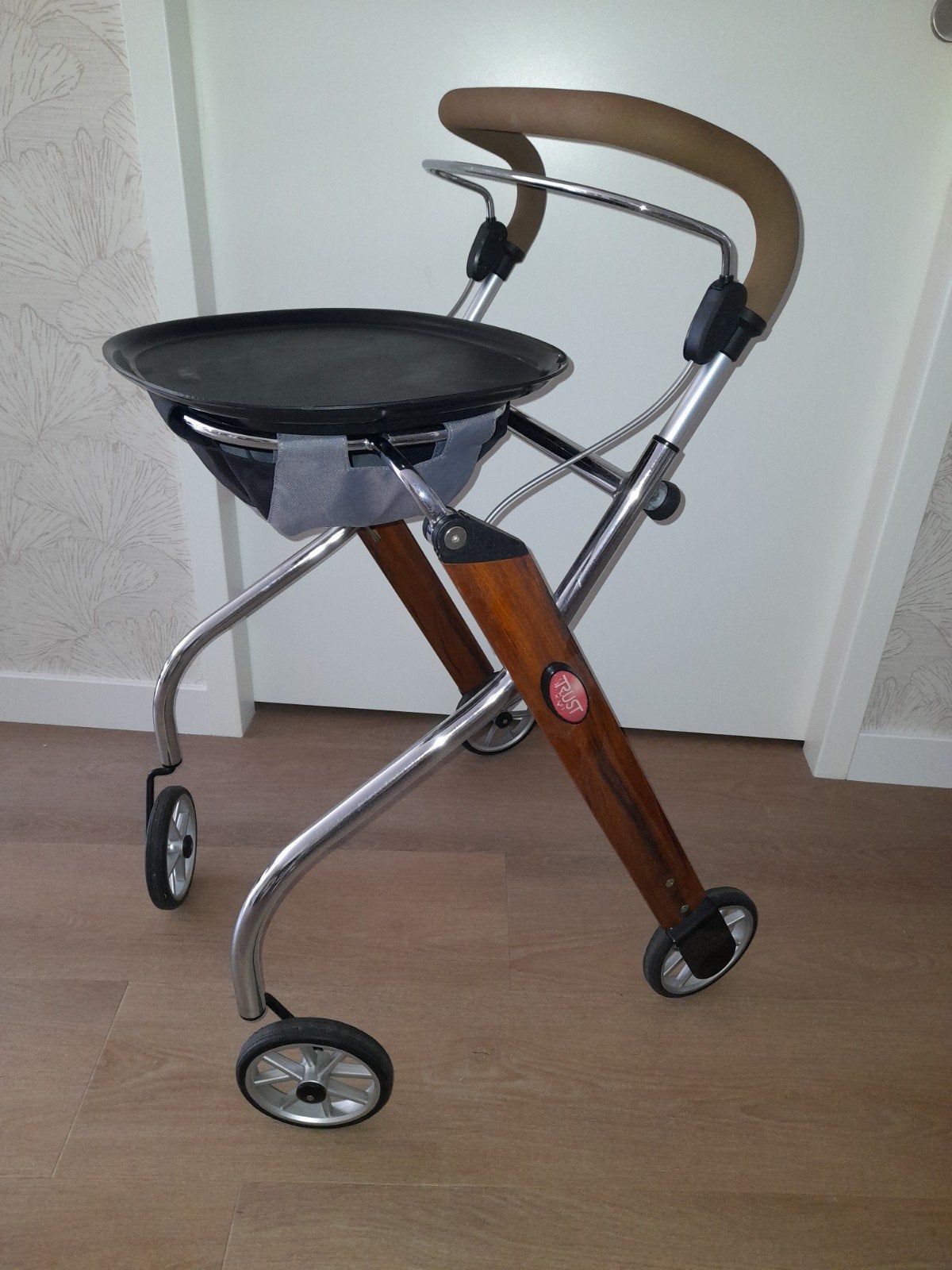 Trust  binnen rollator, Ophalen