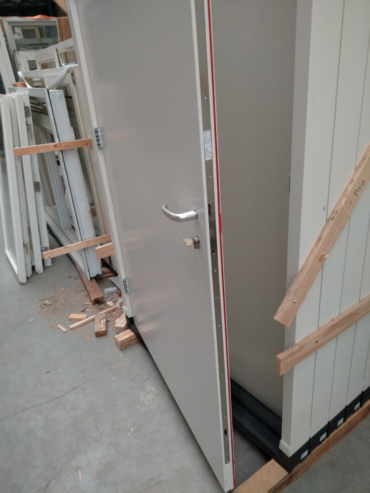 hardhout kozijn met dichte achterdeur schuurdeur, Doe-het-zelf en Verbouw, Deuren en Horren, 215 cm of meer, Nieuw, Buitendeur