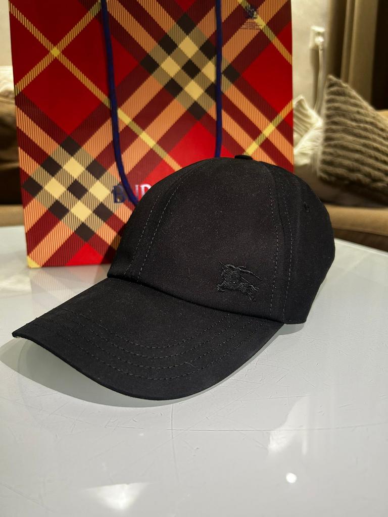 Burberry Zwarte Pet met Geborduurd Logo, Kleding | Dames, Hoeden en Petten, Ophalen of Verzenden, Zo goed als nieuw, One size fits all