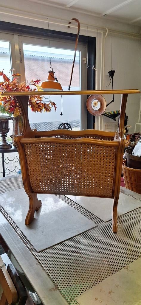 Vintage houten tijdschriftenrek met rotan, Ophalen, Gebruikt, Bruin, Vintage