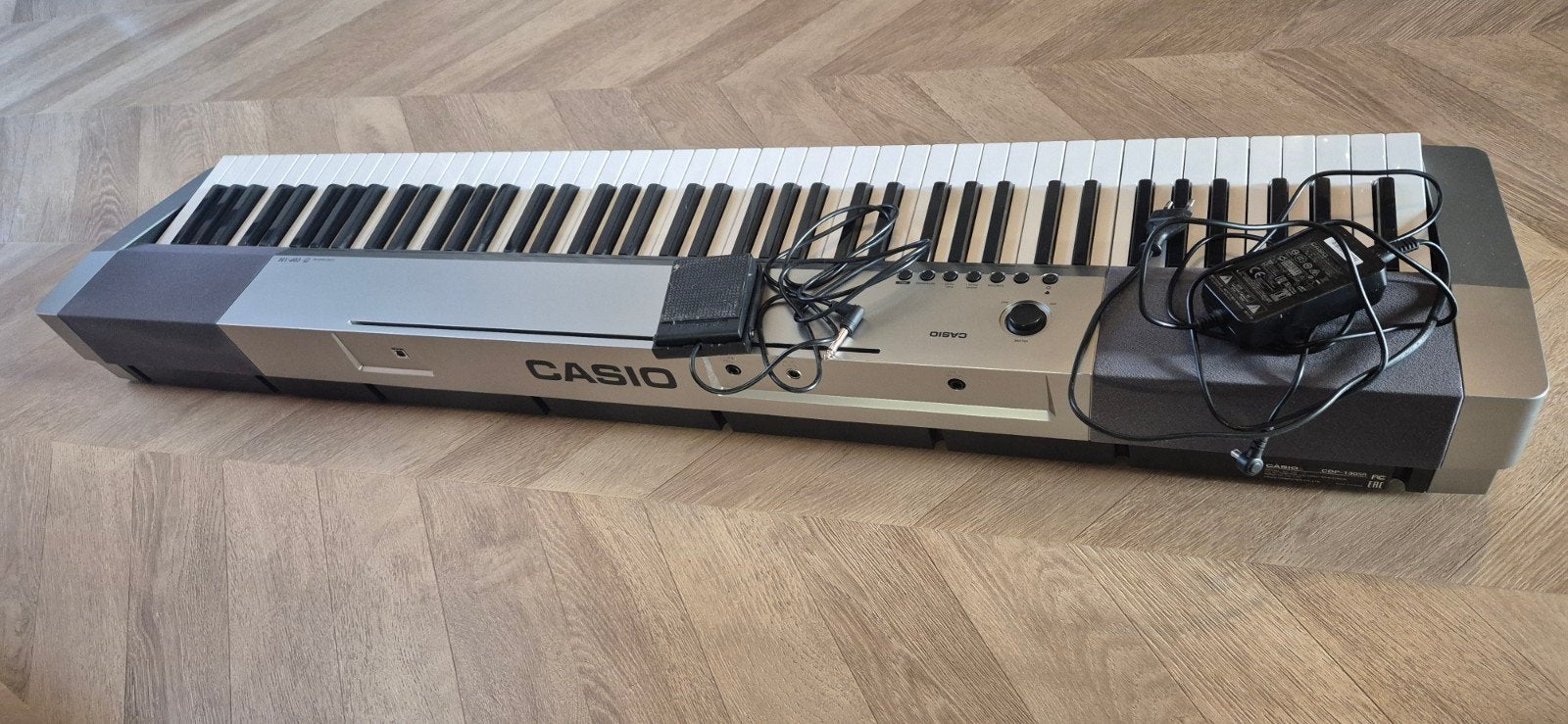 Foto 3 van Casio CDP-130SR Digitale Piano met CS-44P Pianostandaard