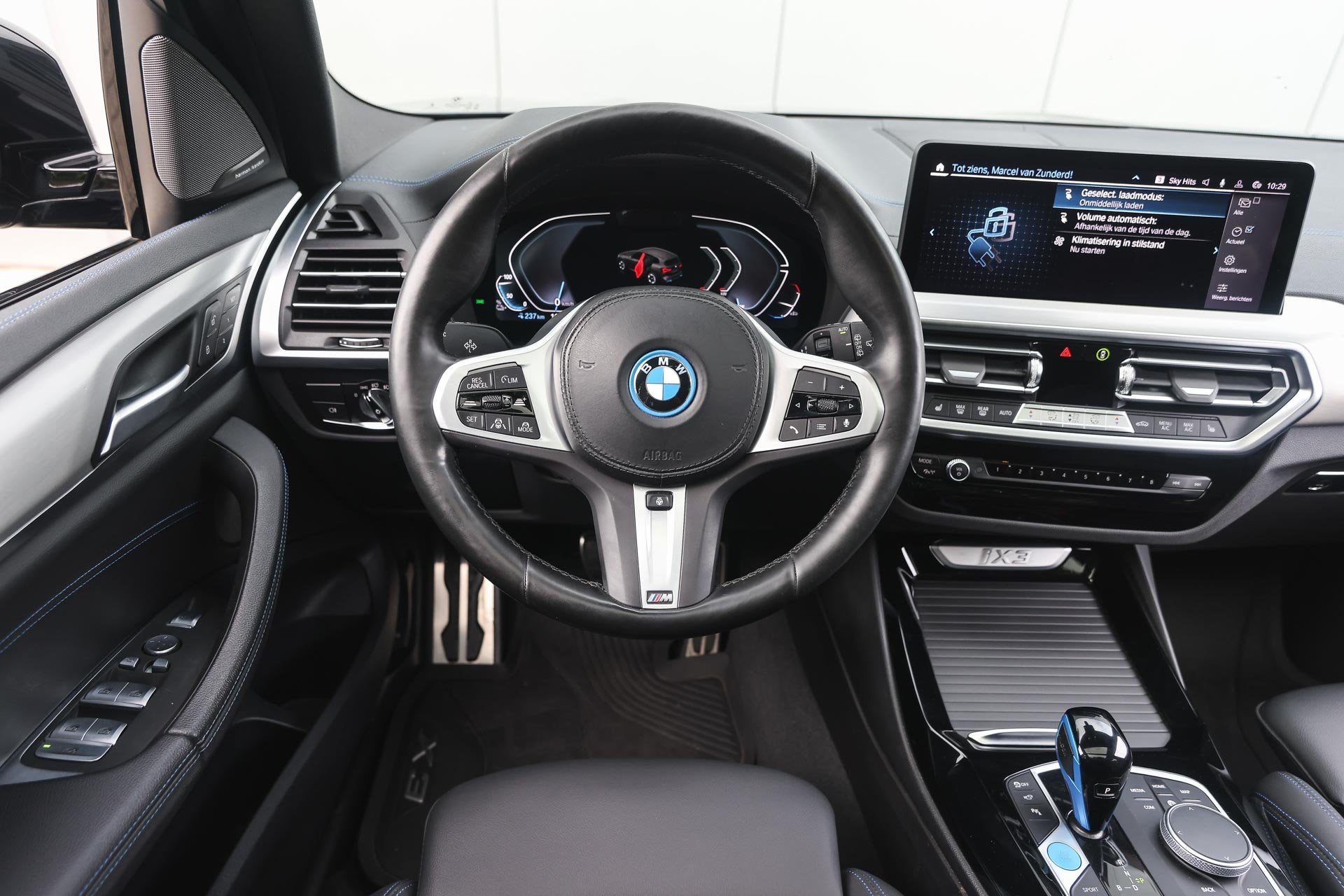 BMW iX3 High Executive / Trekhaak / Comfort Access / Adaptie, Auto's, BMW, Gebruikt, 750 kg, Zwart, 436 min