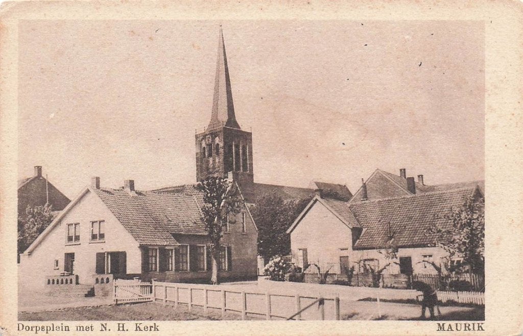 702-185-007 Dorpsplein Met N H Kerk Maurik, Verzenden, Voor 1920, Gelderland