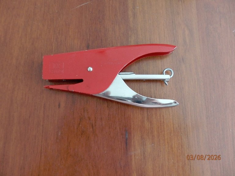 Isaberg Rapid nr. 51 nietmachine, rood-chromen uitvoering, Ophalen of Verzenden, Zo goed als nieuw