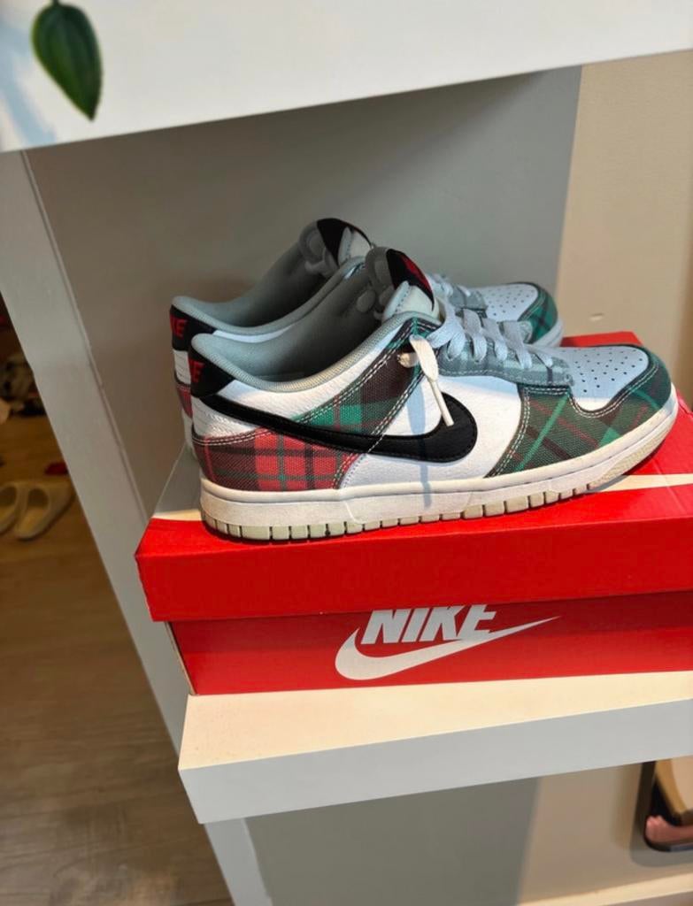 Nike dunk low tartan plaid GS, Kleding | Dames, Schoenen, Ophalen of Verzenden, Zo goed als nieuw, Sneakers of Gympen