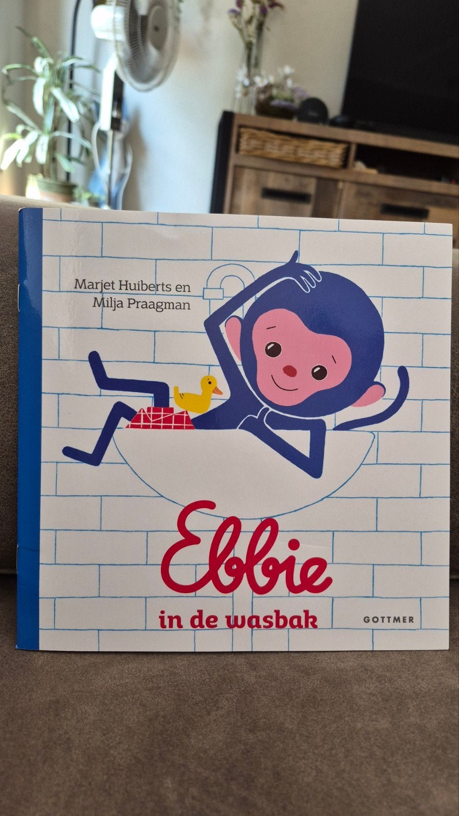 Ebby in de wasbak - Kinderboek, Boeken, Kinderboeken | Baby's en Peuters, Ophalen of Verzenden, Zo goed als nieuw, Marjet Huiberts en Milja Praagman