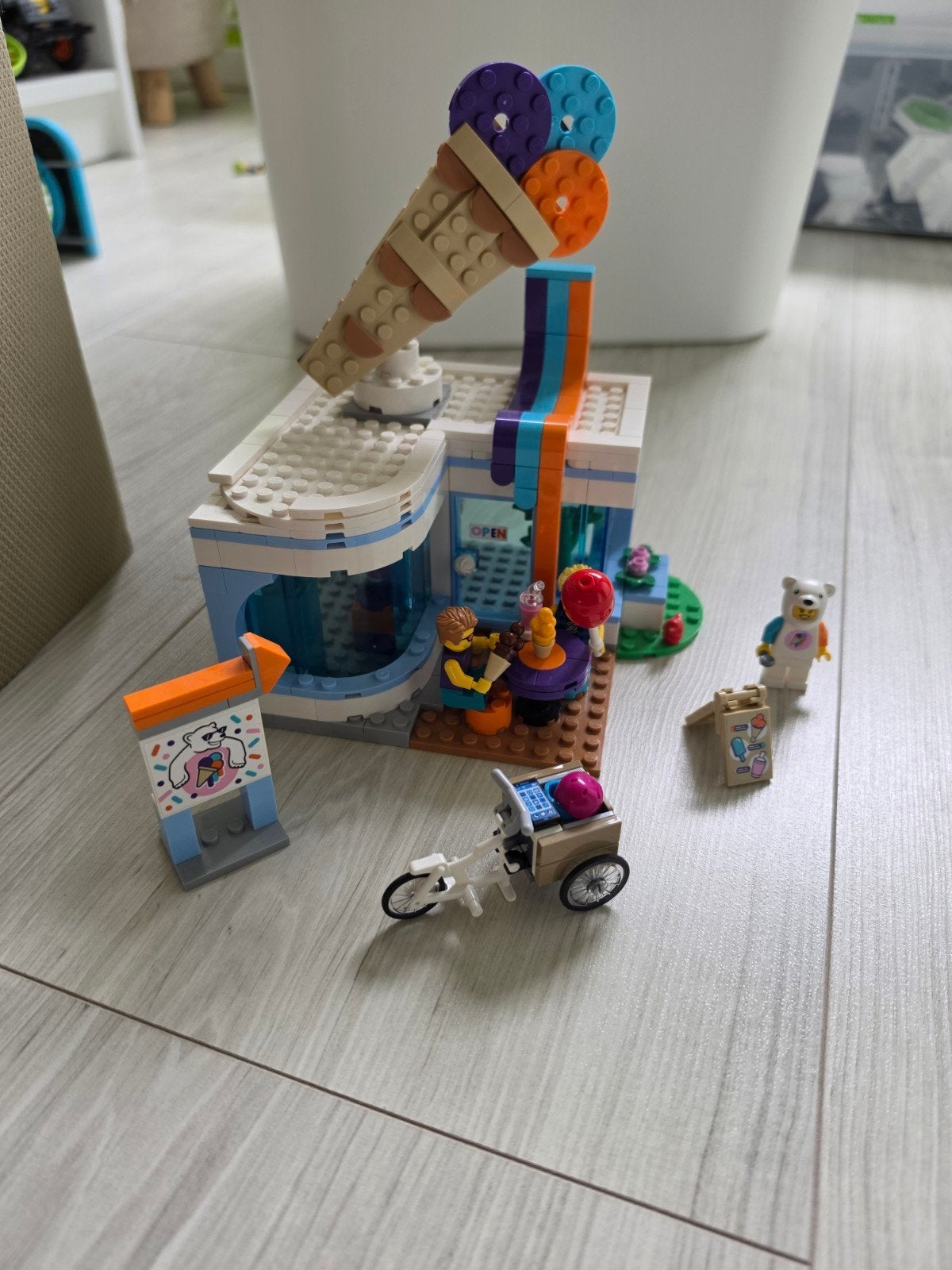 LEGO City IJssalon (60363), Ophalen of Verzenden, Zo goed als nieuw, Overige merken