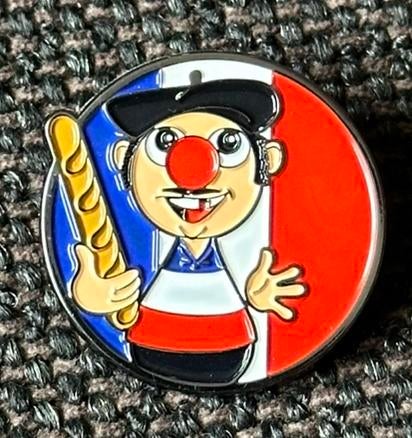 Efteling pin Carnaval Festival Frankrijk, Ophalen of Verzenden, Zo goed als nieuw, Button of Speldje