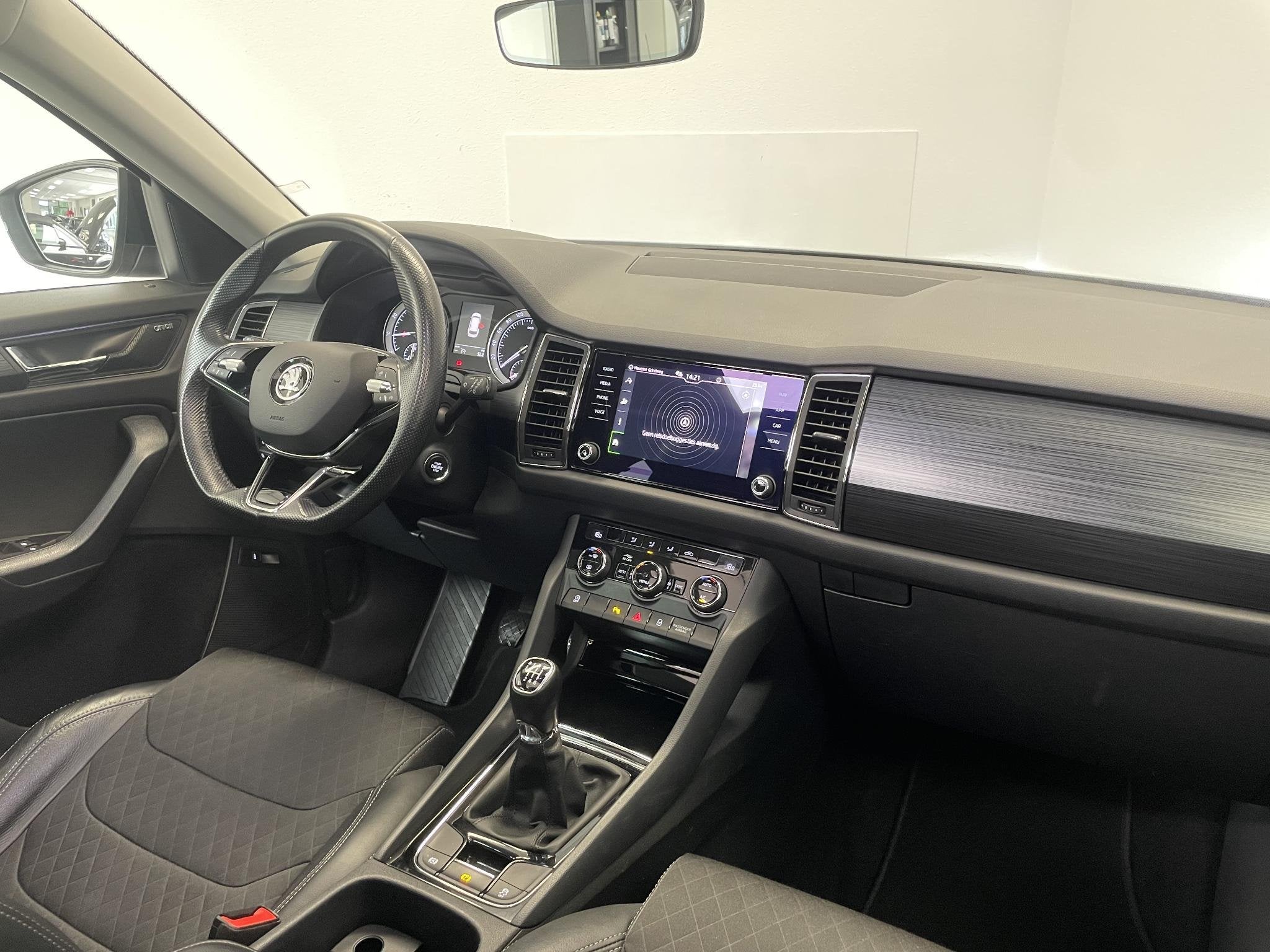 Skoda Kodiaq 1.5 TSI Business Edition 7p. | PANO | CANTON |, Auto's, 4 cilinders, Zwart, Origineel Nederlands, Handgeschakeld
