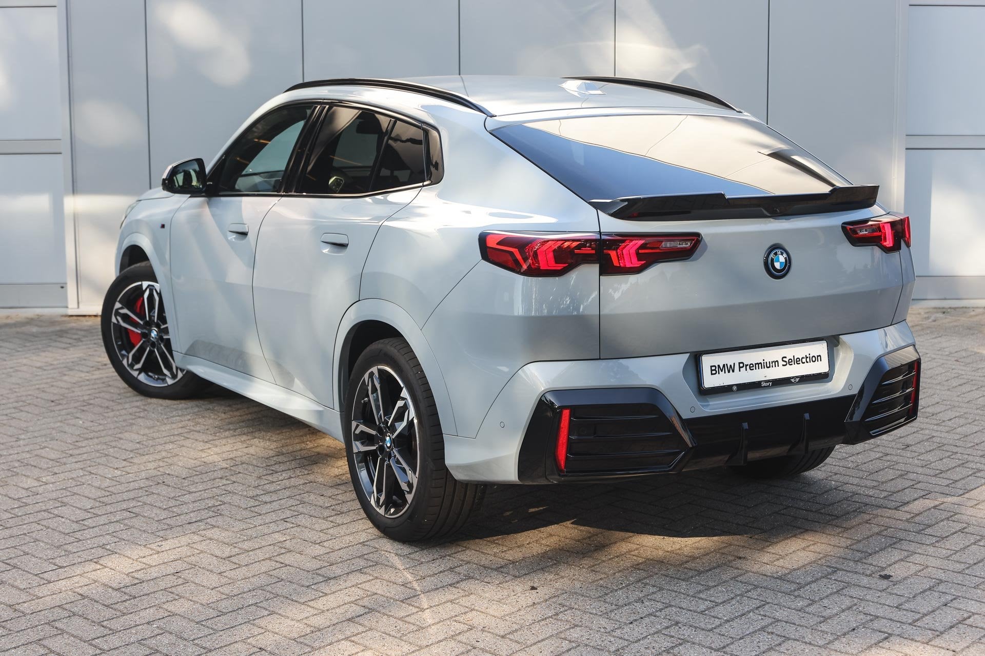 BMW iX2 eDrive20 M Sport / Sportstoelen / Comfort Access / H, Met garantie (alle), 24 min, Origineel Nederlands, Stoelverwarming