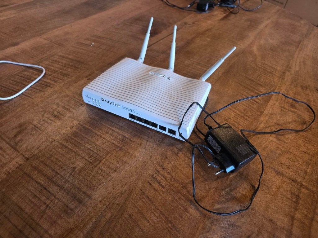 Draytek 2820N, Ophalen of Verzenden, Gebruikt, Router met modem, DrayTek