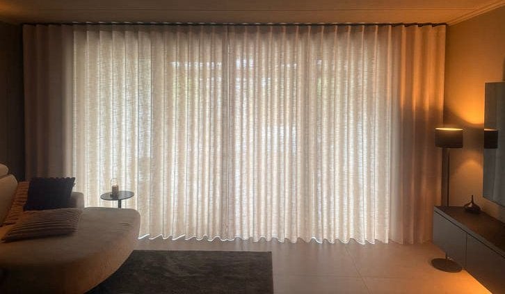 Veneta gordijnen set - Zo goed als nieuw, Huis en Inrichting, Stoffering | Gordijnen en Lamellen, Ophalen, Overige merken, Beige