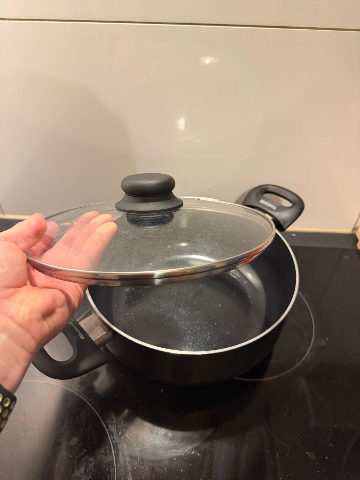 Brabantia Kookpan met Deksel - Zwart, Zo goed als nieuw, Antiaanbaklaag, Aluminium, Ophalen of Verzenden, Zo goed als nieuw