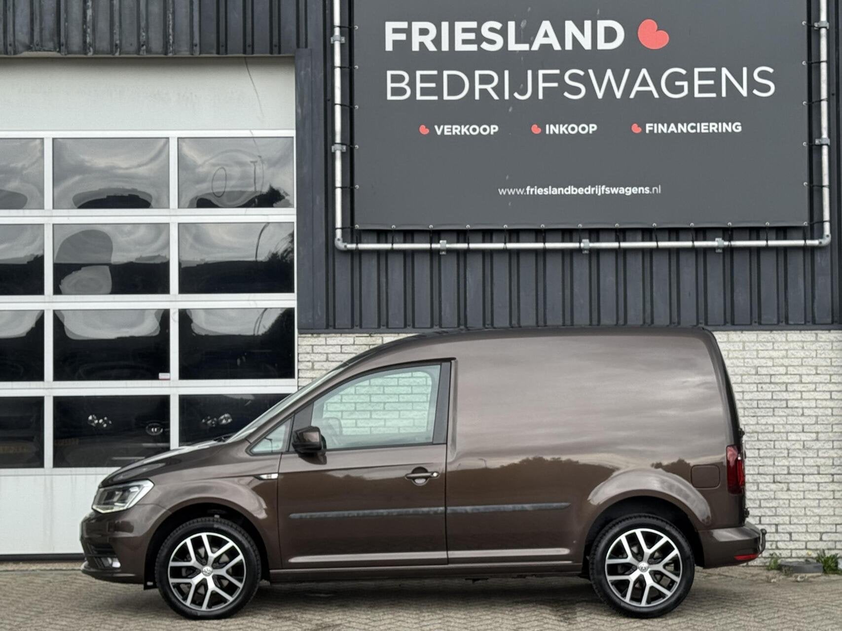 Volkswagen Caddy 2.0 TDI 185pk BMT Exclusive Edition Trekhaa, Stof, Gebruikt, 4 cilinders, Bruin
