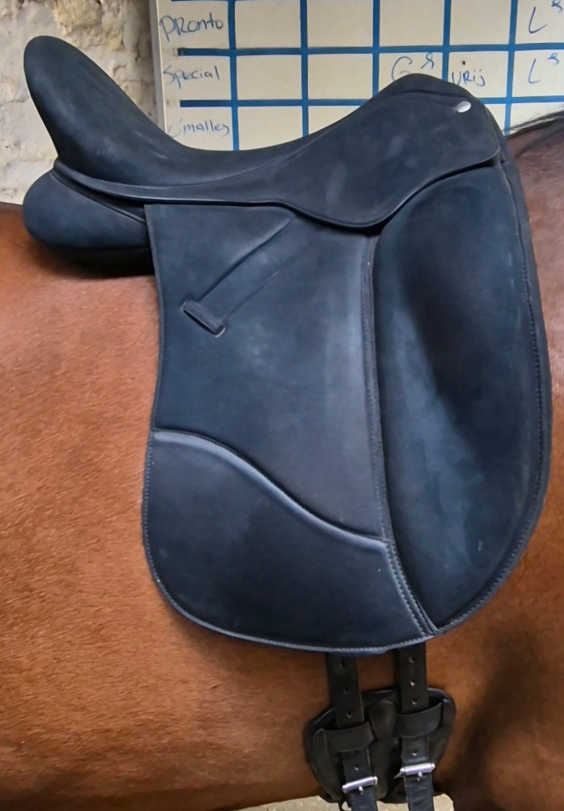 Wintec isabell werth dressuurzadel, Dieren en Toebehoren, Paarden en Pony's | Zadels, Dressuur, M (17 inch), Diepe zit, Ophalen of Verzenden