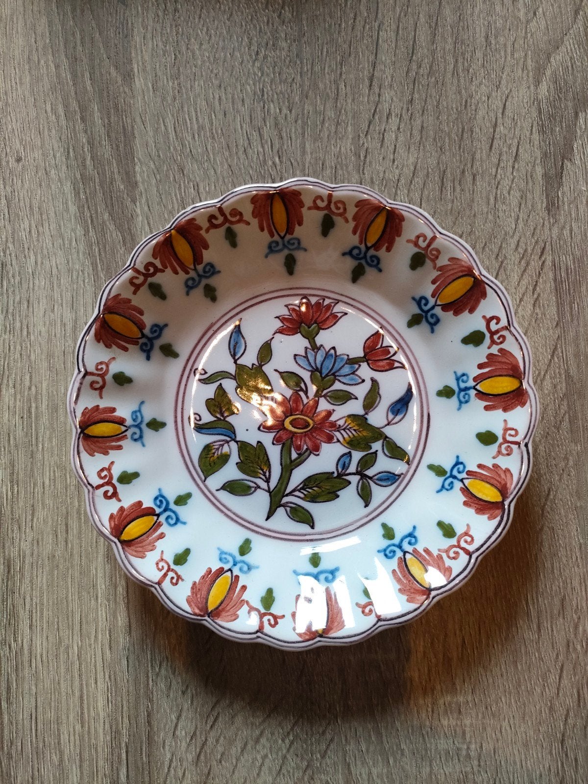 Makkums bordje 16 cm met bloemmotief, Antiek en Kunst, Ophalen of Verzenden