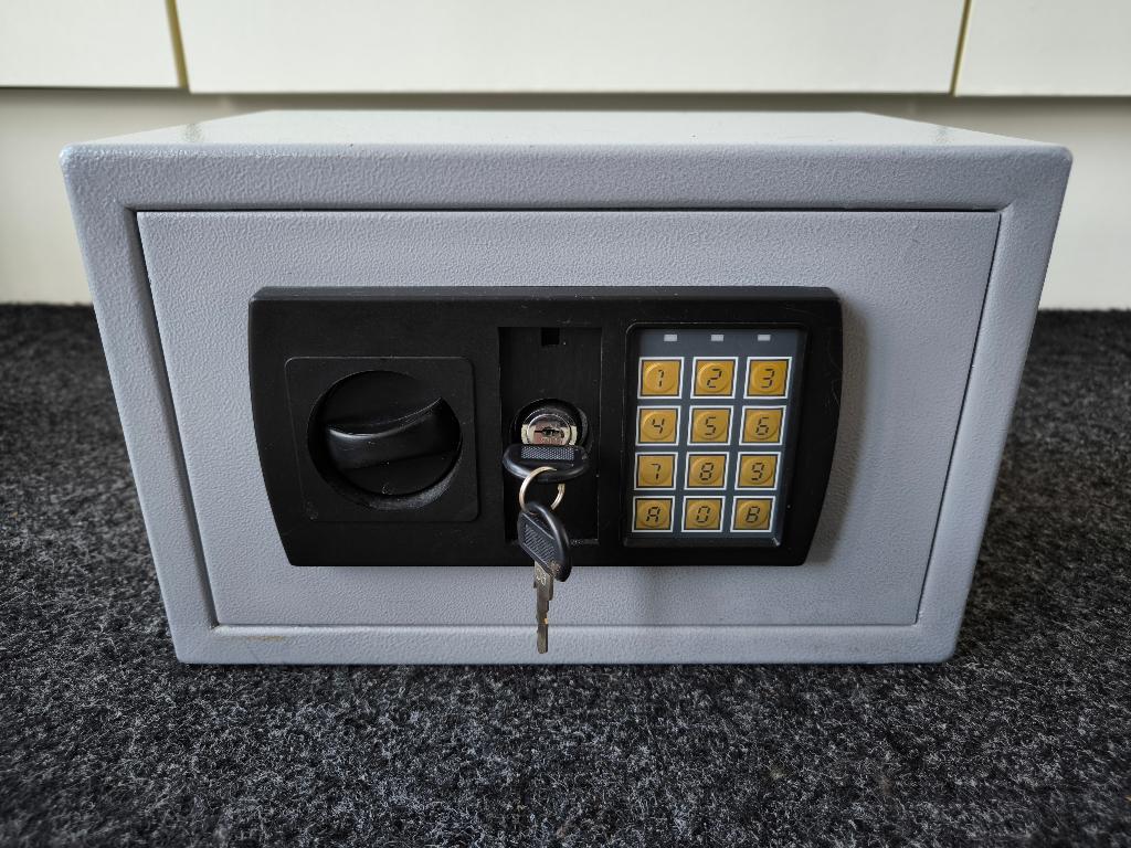 Zwaar Metalen Kluis met Elektronische Cijfer Code Slot, Overige stijlen, Ophalen of Verzenden, Zo goed als nieuw, Metaal