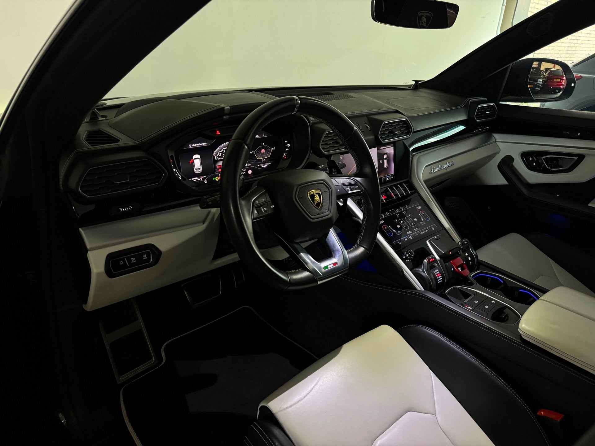 Lamborghini Urus 4.0 V8 Mansory Pano|Carbon|B&O 3D|HuD|Memor, Auto's, Automaat, Dealer onderhouden, Urus, Gebruikt