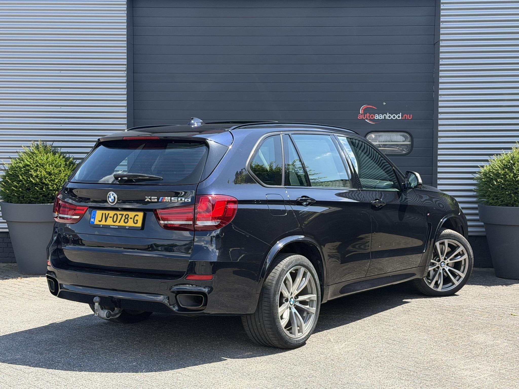 BMW X5 M50d | Panoramadak | 360* Camera | TV Schermen | Harm, Automaat, 15 km/l, 2993 cc, Alcantara