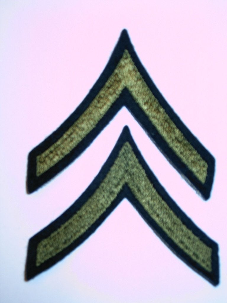 Twee WO2 Private First Class strepen olive drab, Ophalen of Verzenden, Landmacht, Amerika, Embleem of Badge