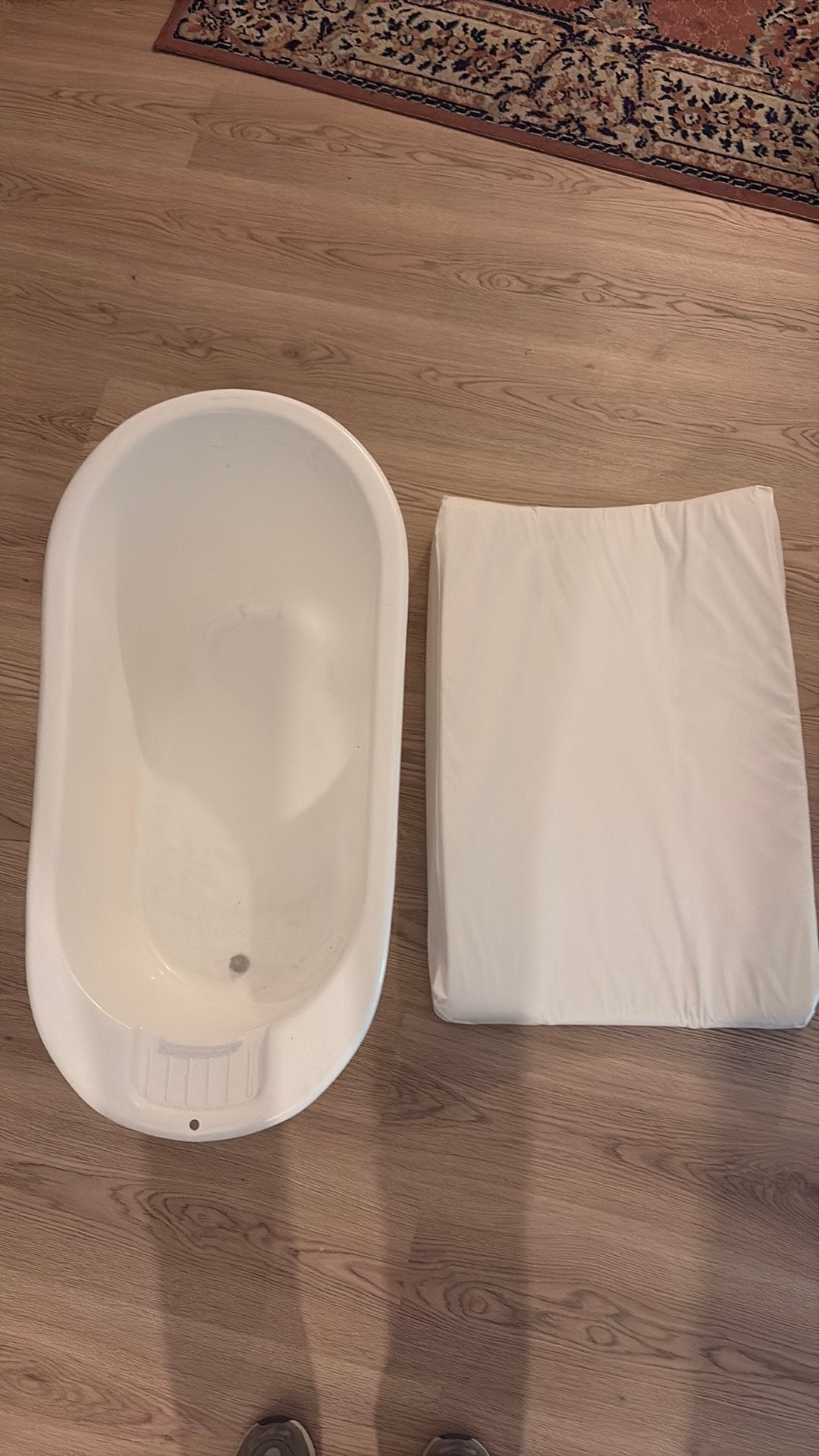 Baby badje en aankleedkussen, Ophalen, Zo goed als nieuw, Badje