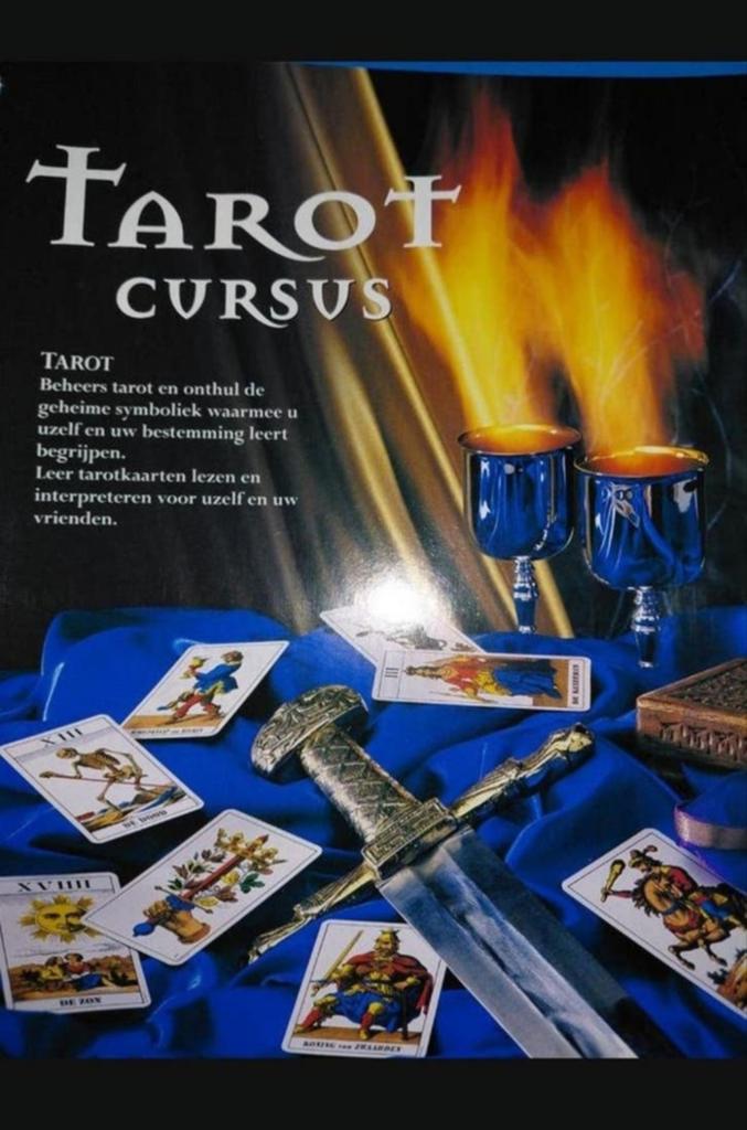 Tarot cursus met twee setjes kaarten, Ophalen of Verzenden, Zo goed als nieuw, Spiritualiteit algemeen, Overige typen