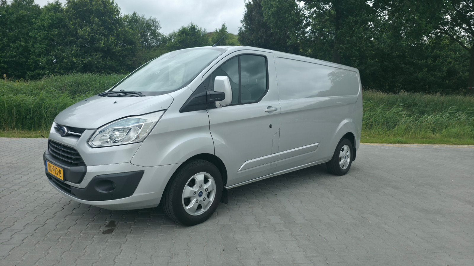 Ford Transit Custom L2H1 met inbouw en luchtvering, Auto's, Bestelauto's, Voorwielaandrijving, Euro 5, Stof, 4 cilinders