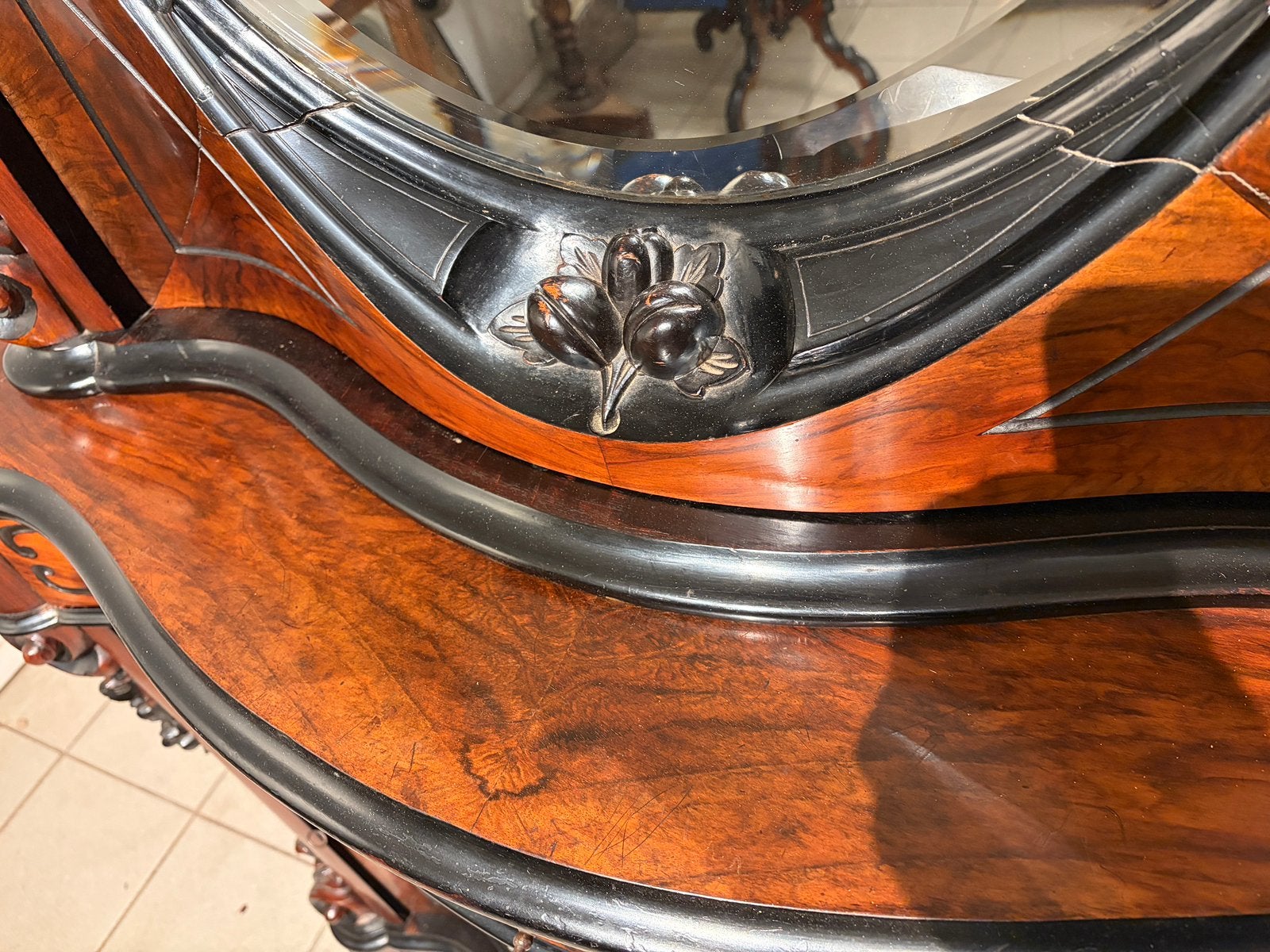 Zeldzame Willem III Mahonie Bonheur met Gebogen Deuren, Ophalen
