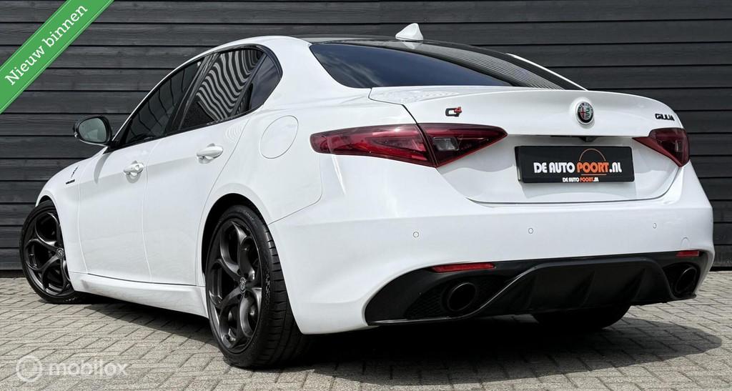 Alfa Romeo Giulia 2.0 T AWD Q4 Veloce Leder/Camera/LED/Navi/, 4 cilinders, Met garantie (alle), 1505 kg, Wit