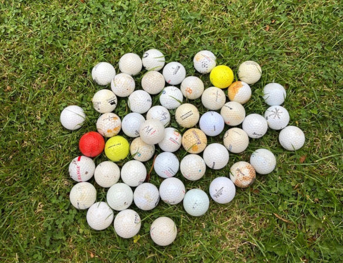 50 stuks mixes golfballen, Sport en Fitness, Ophalen of Verzenden, Zo goed als nieuw, Bal(len)
