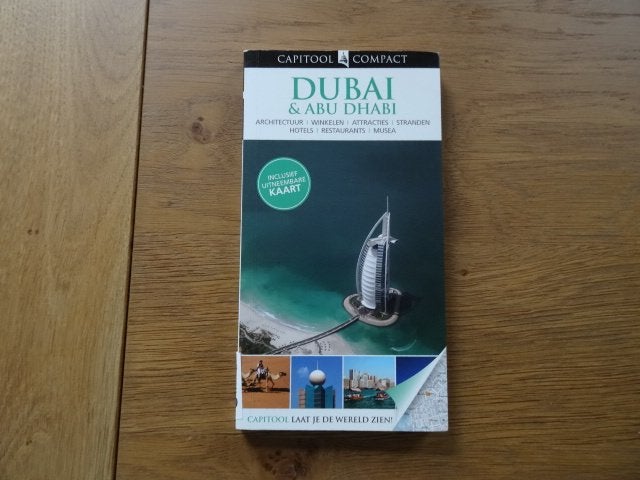 capitool compact reisgids Dubai en Abu Dhabi / met landkaart, Boeken, Capitool, Europa, Ophalen of Verzenden, Zo goed als nieuw