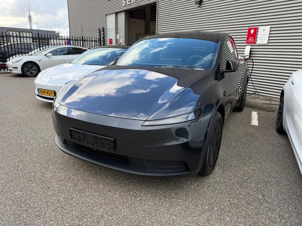Foto 2 van Tesla Model Y 2026 Stealth Grey - 500km! HW4 - FSD