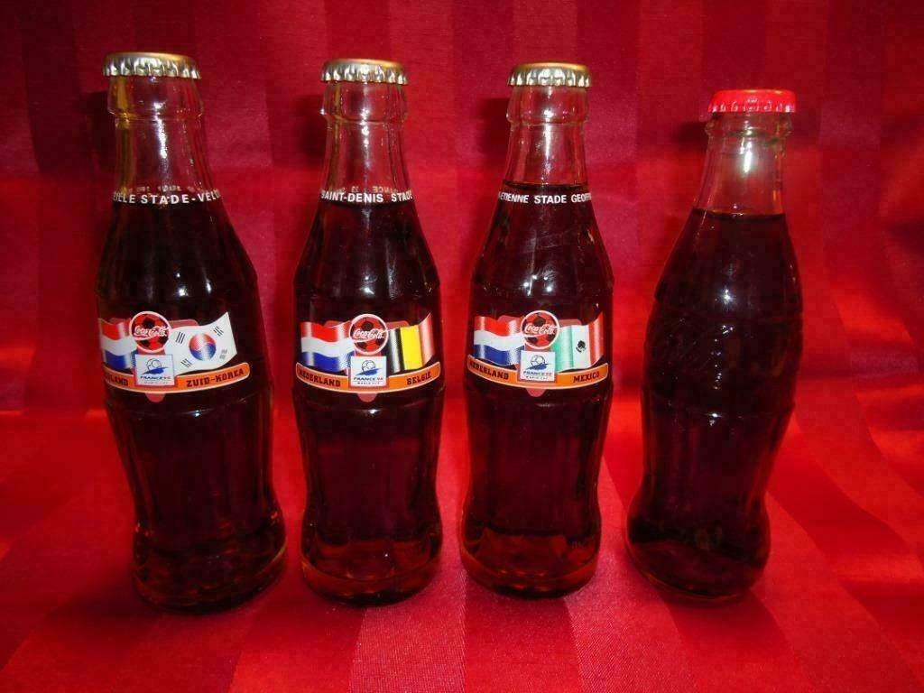 Coca Cola WK voetbal 1998 4 unieke verzamel items 28 jr oud, Ophalen of Verzenden, Nieuw, Verpakking