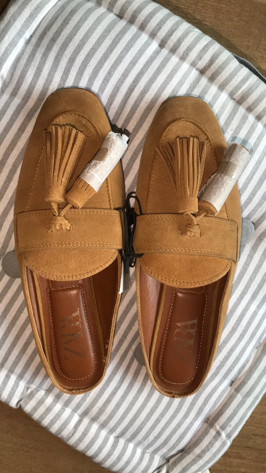 NIEUW Zara leer kwastjes Caramel slip-ins/muiltjes/sandalen, Nieuw, Zara, Beige, Sandalen of Muiltjes