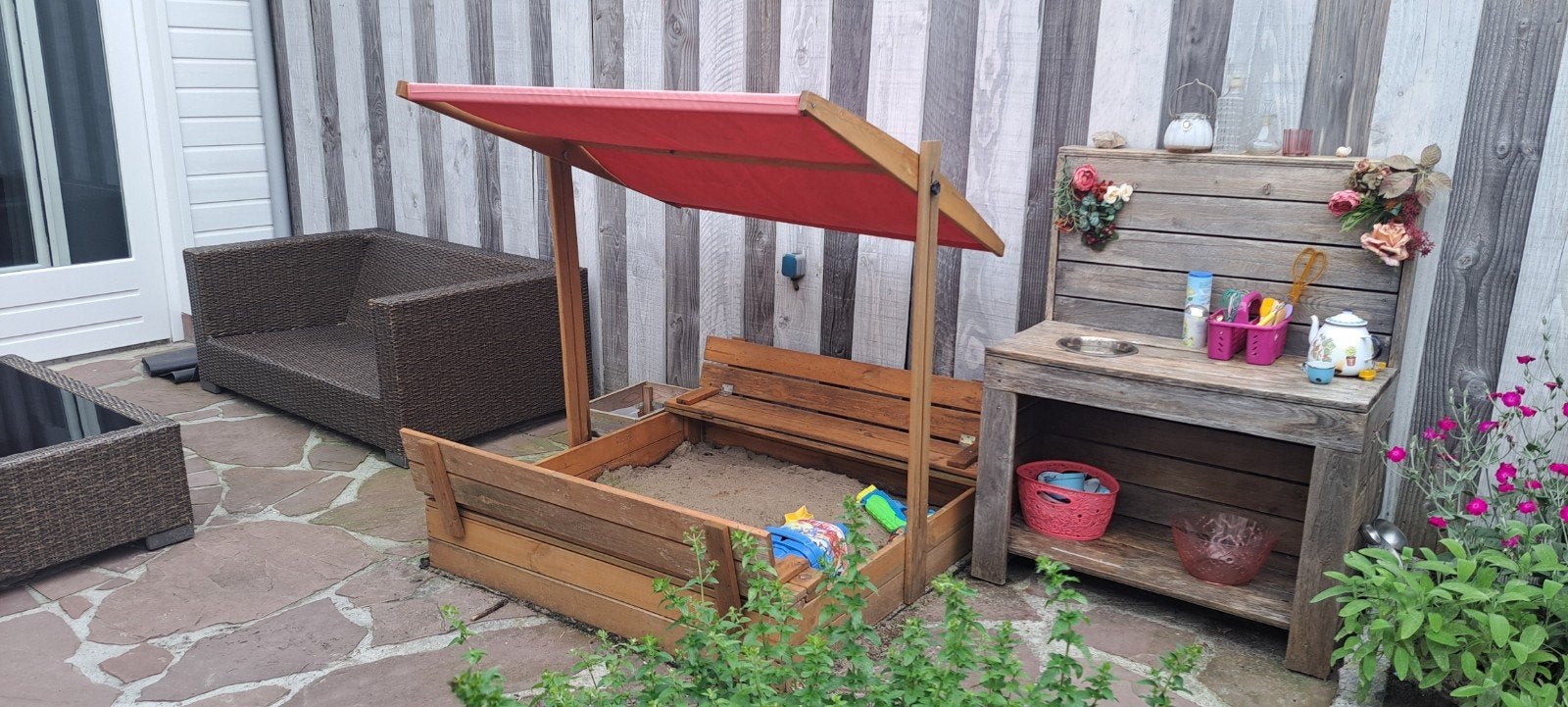 Houten zandbak met bankjes en verstelbaar zonnedak, Kinderen en Baby's, Speelgoed | Buiten | Zandbakken, Gebruikt, Ophalen