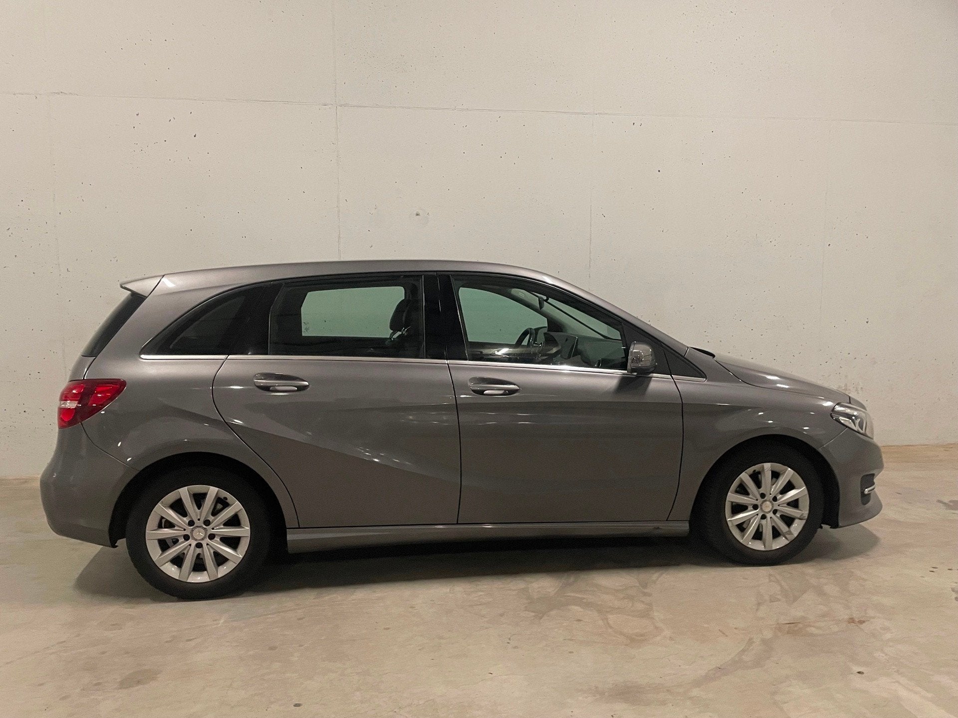 Mercedes-Benz B-klasse 200 d AMG Aut. N.a.v. Airco Leer Crui, Auto's, 136 pk, Gebruikt, Euro 6, 4 cilinders