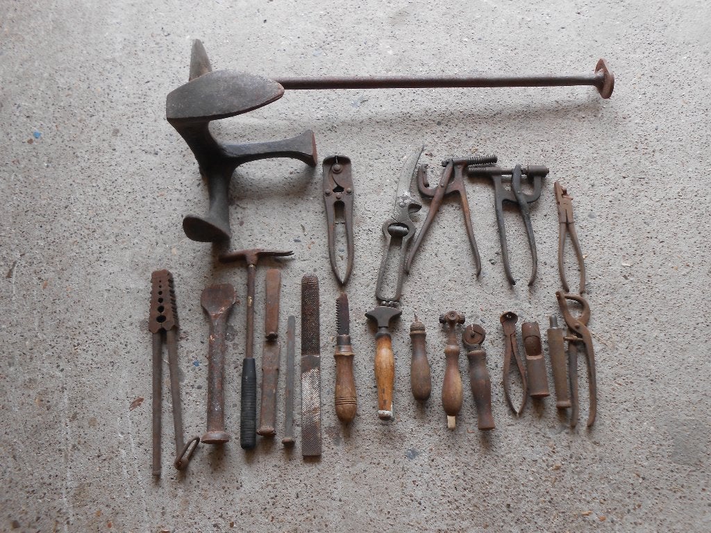 Antiek schoenmakersgereedschap, Ophalen, Gebruikt