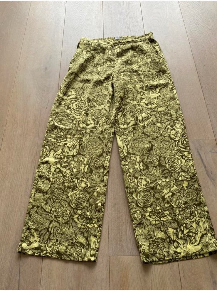 Msch copenhagen M flared nieuwstaat, Kleding | Dames, Broeken en Pantalons, Maat 38/40 (M), Geel, Ophalen of Verzenden, Zo goed als nieuw