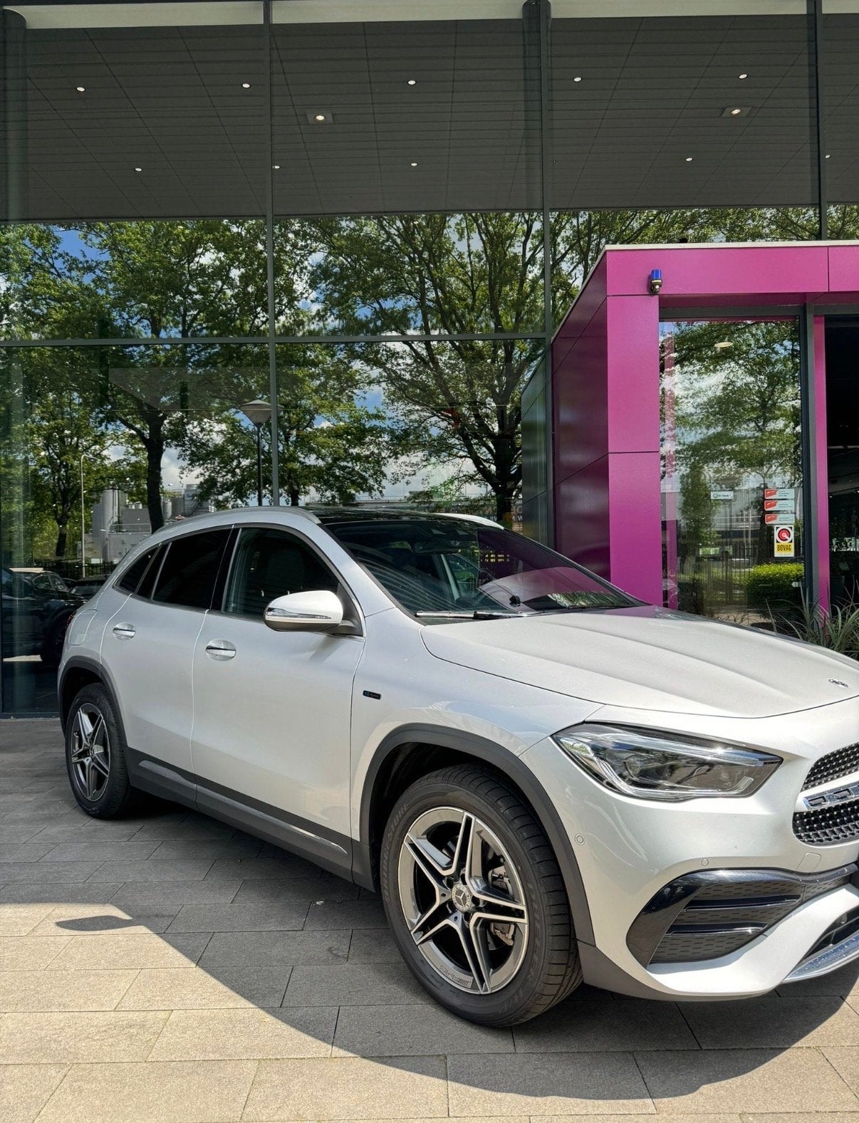 Mercedes-Benz GLA 250 e 218pk 8G-DCT 2021 Grijs, Auto's, Mercedes-Benz, Parkeerassistent, 1800 kg, Zwart, 1675 kg