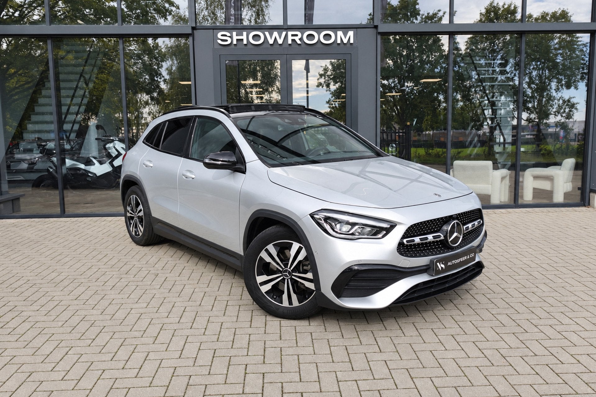Mercedes-Benz GLA-klasse 220 d PANO KEYLESS CAM, Auto's, Dealer onderhouden, Gebruikt, Zwart, Leder en Stof