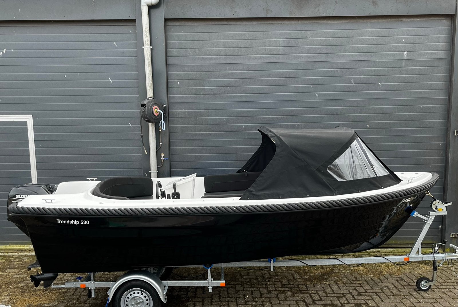 Trendship 530 met suzuki 30 en trailer, nieuwstaat, Ophalen, Zo goed als nieuw, Trailer