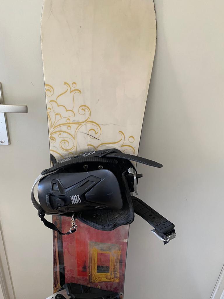 Snowboard met bindingen en schoenen, Sport en Fitness, Snowboarden, Ophalen, Gebruikt, Board