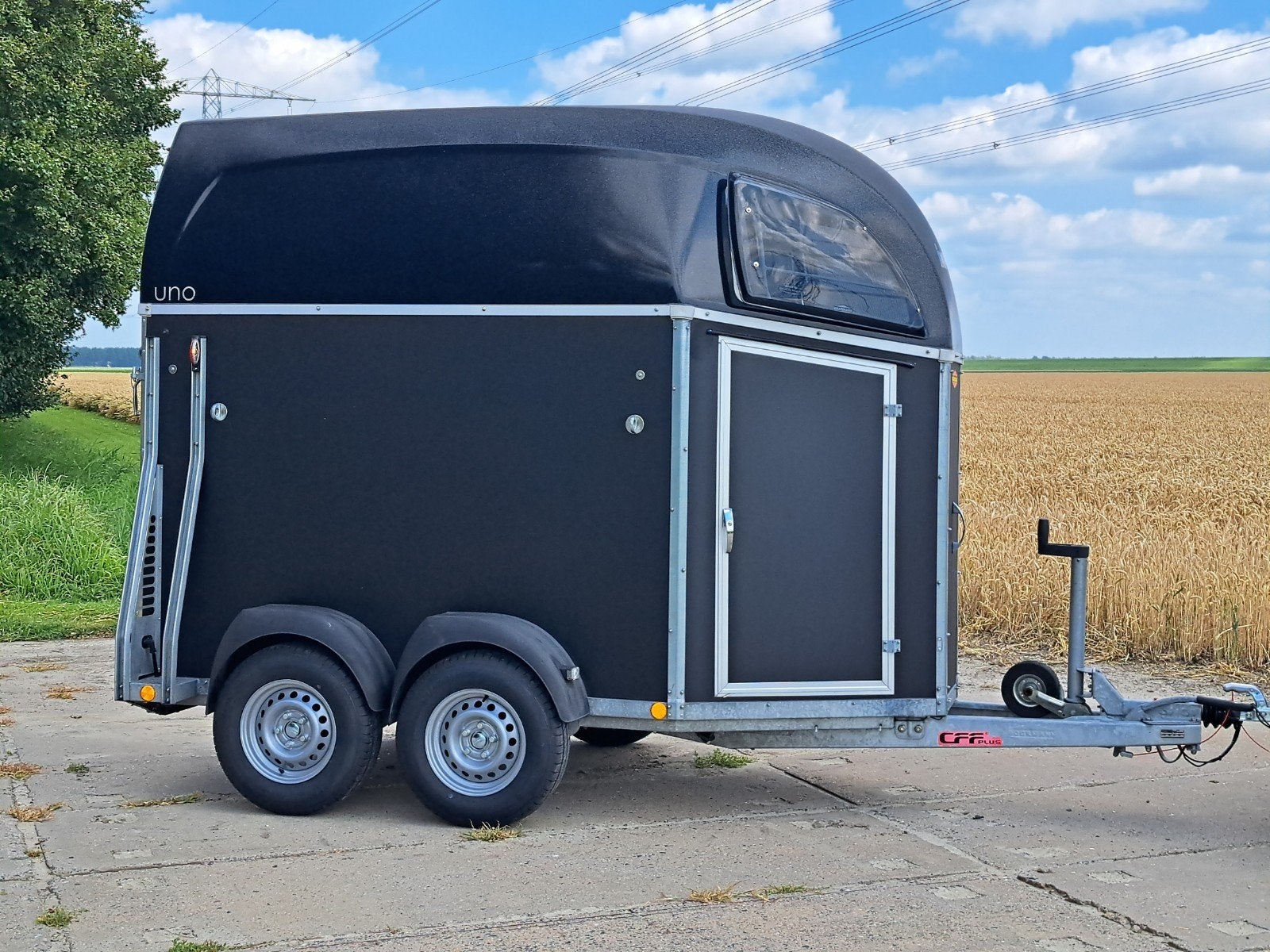 KEURIGE ZWARTE 1.5 PAARDS ZADELKAMER  ALUMINIUM BODEM€ 4600, Dieren en Toebehoren, Ophalen, Zo goed als nieuw, Hout, 1½-paards trailer