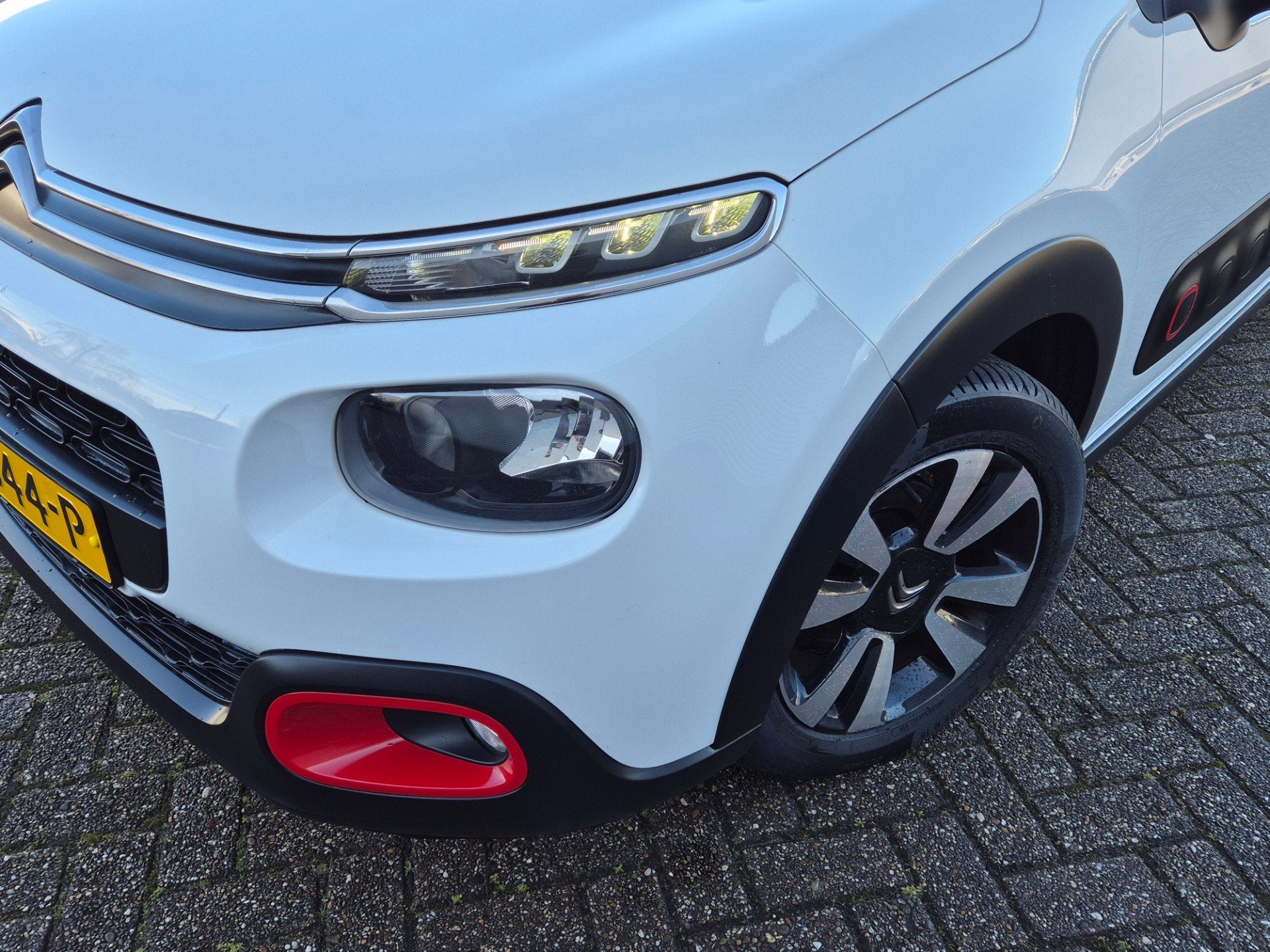 Foto 9 van Citroen C3 1.2 PureTech Shine New D-Riem Camera Carplay Stoe